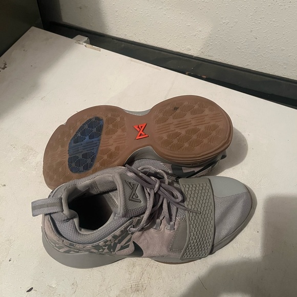 Nike court shoes. Great shape - used 1 season gr.8 - Picture 3 of 4